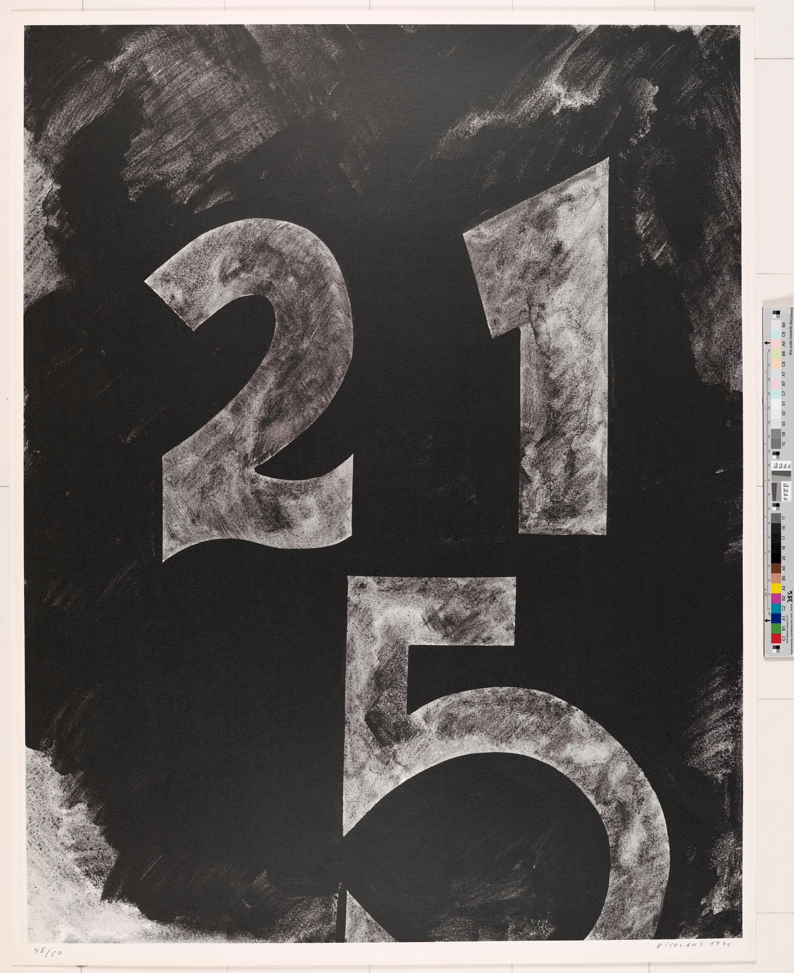 Auf einem schwarzen Untergrund sind die Zahlen 2, 1 und 5 in verschmutztem Weiß angeordnet.