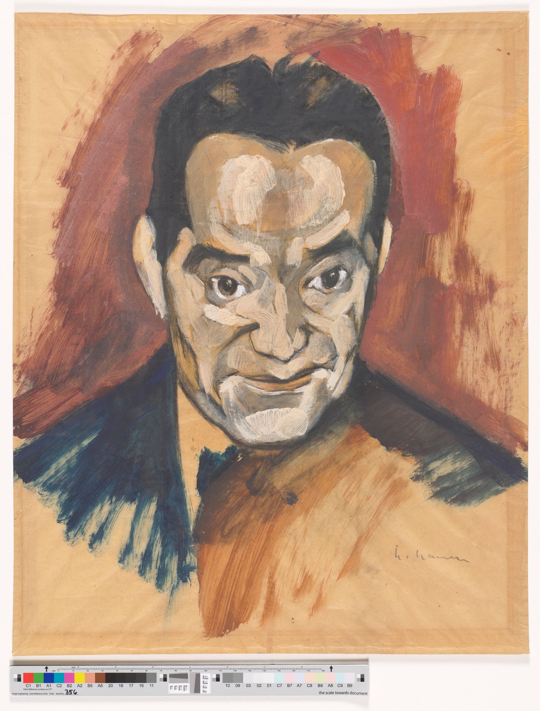 Portrait eines Mannes in einem blauen Anzug vor roter Farbe auf hellbraunem Grund.