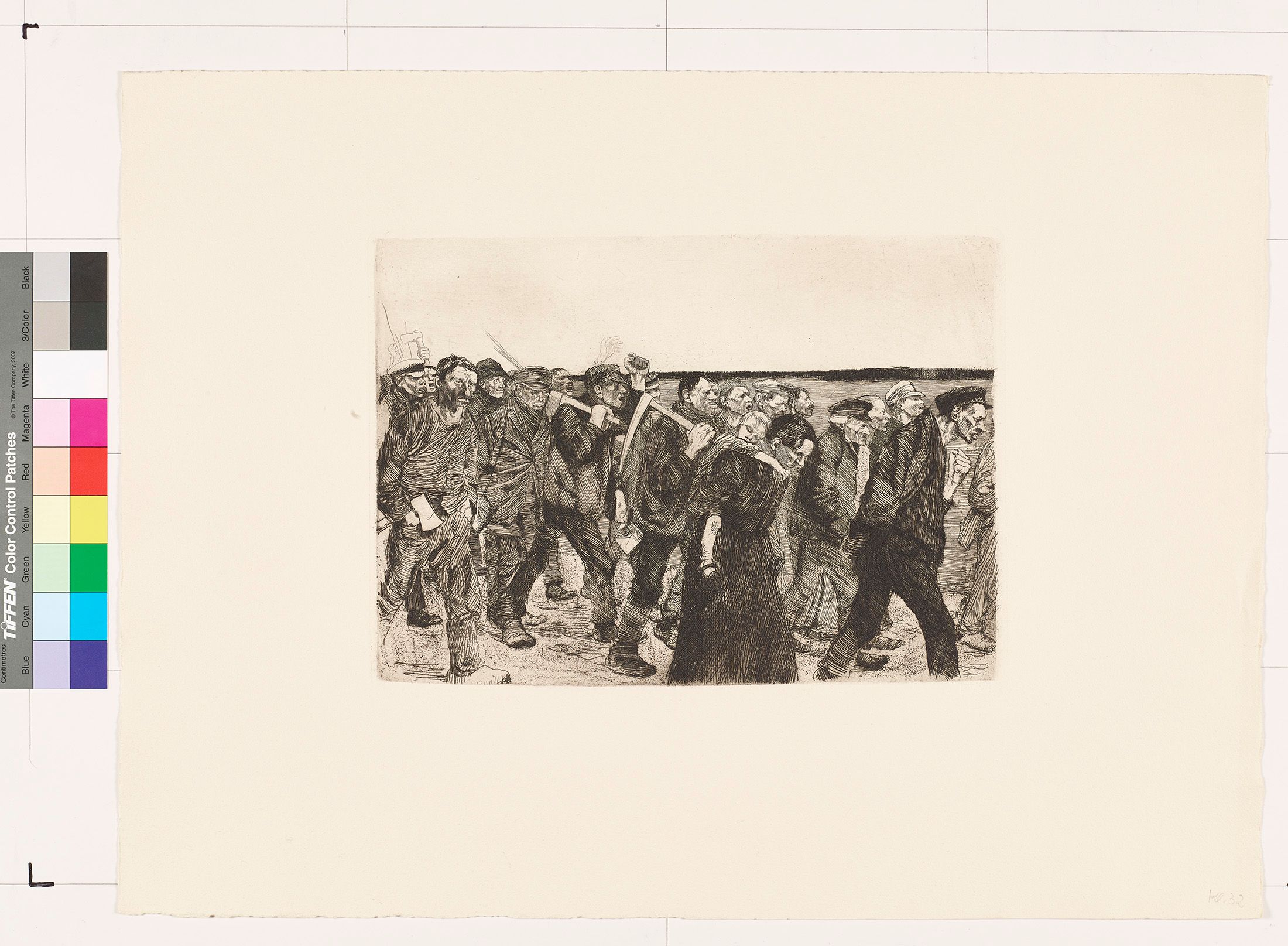 Eine Menschengruppe zieht einen Weg entlang. Teils sind die Fäuste der Männer erhoben und manche schultern Sensen oder Beile. Eine Frau in einem schwarzen Kleid marschiert mit und trägt einen schlafendes Kind auf dem Rücken.