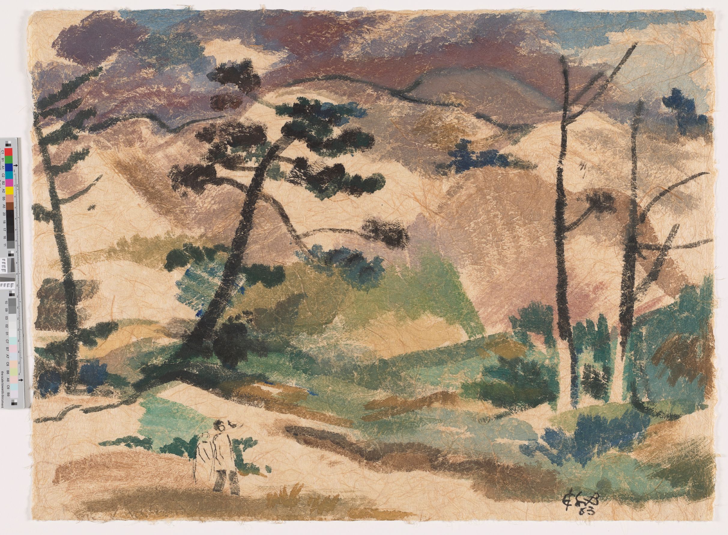 Eine Gebirgslandschaft mit zwei spazierenden Personen aus der Ferne. 