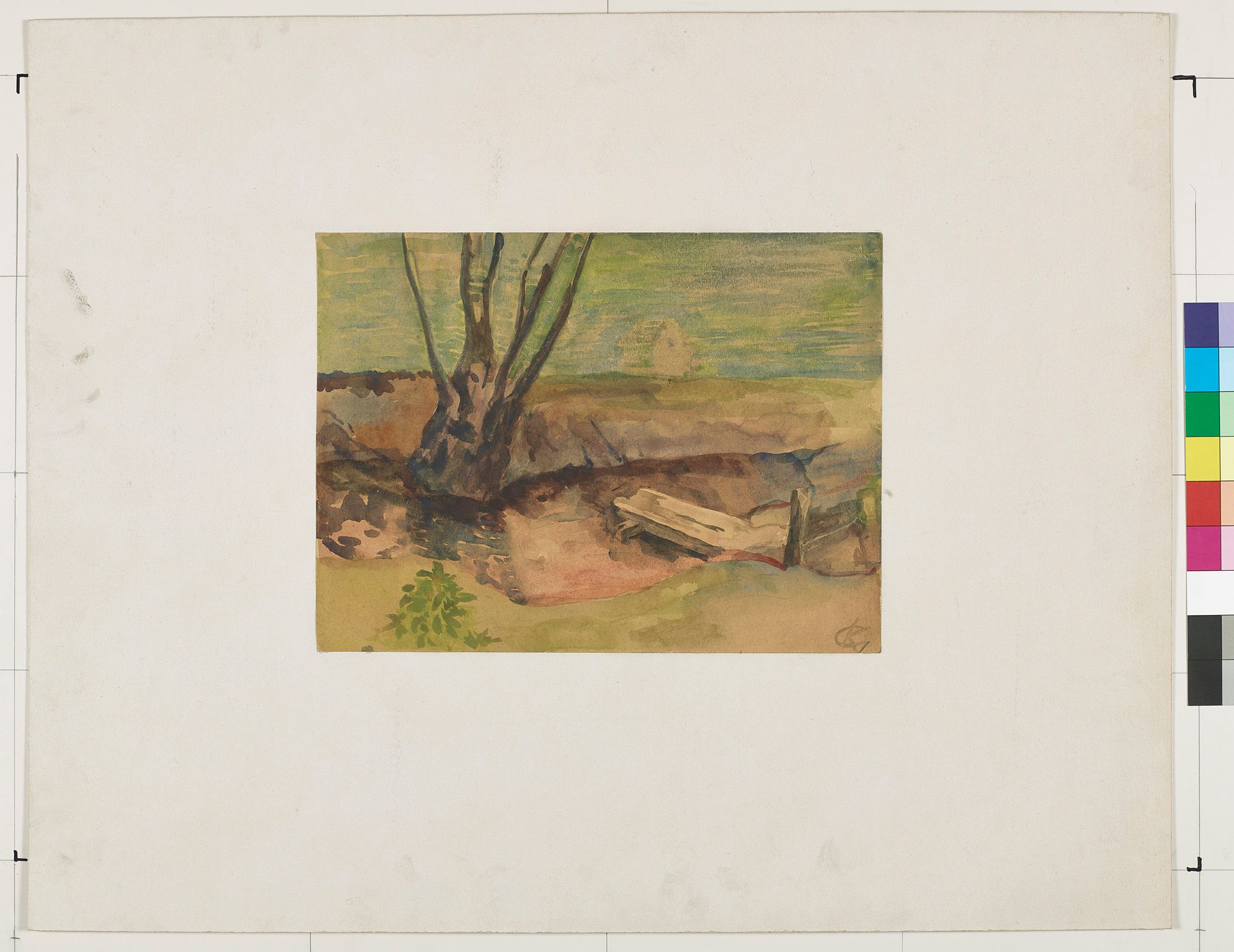 Blick auf einen Bach mit einem brüchigen Steg neben einem kahlen Baum. Am grünlich blauen Horizont ist ein Haus zu erahnen.