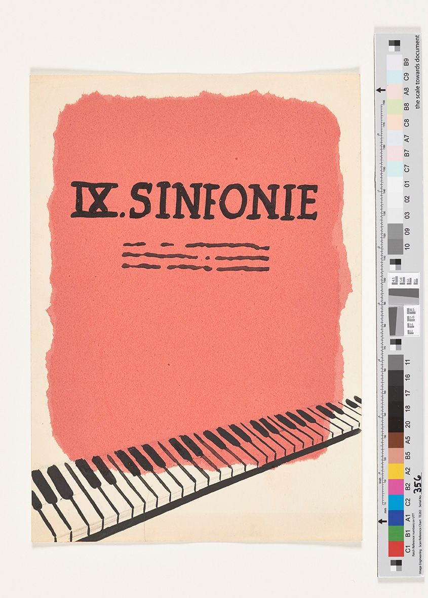 Auf weißen Untergrund ein hellrotes Feld mit leicht ausgefranzten Rändern auf dem in schwarzer Schrift "IX. Sinfonie" steht. Unten zieht sich eine stilisierte Klaviertastatur diagonal durchs Bild.