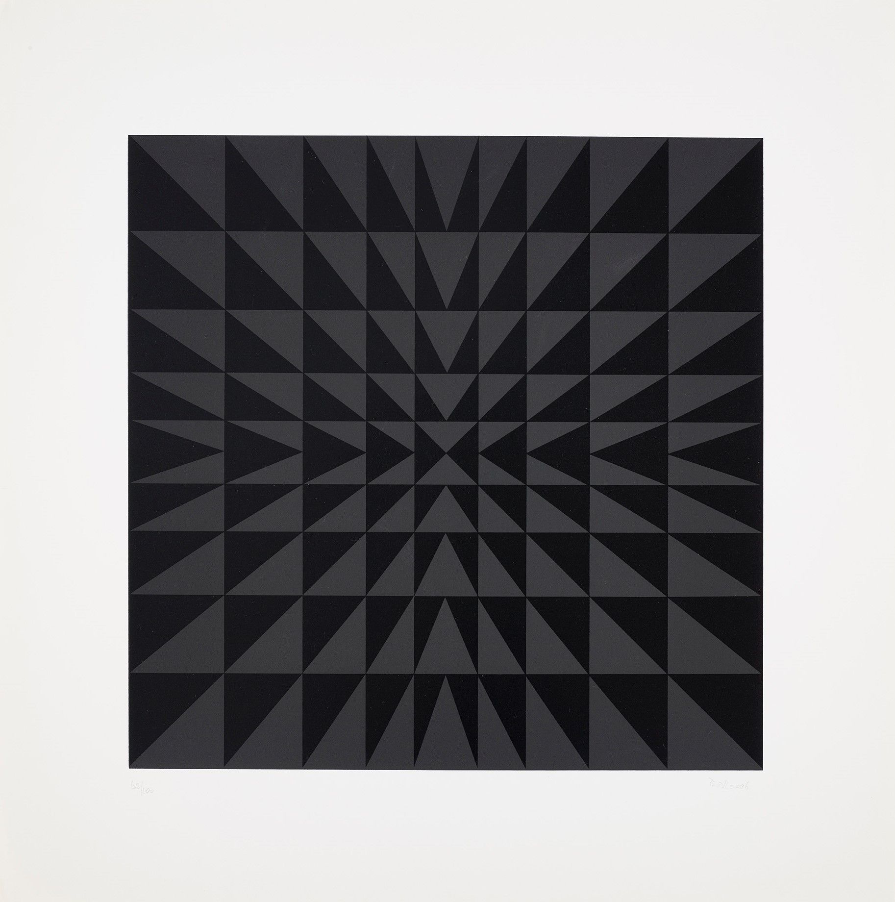 Optic Art. Ein Quadrat, zusammengesetzt aus schwarz und grauen Dreiecken in unterschiedlichen Größen.