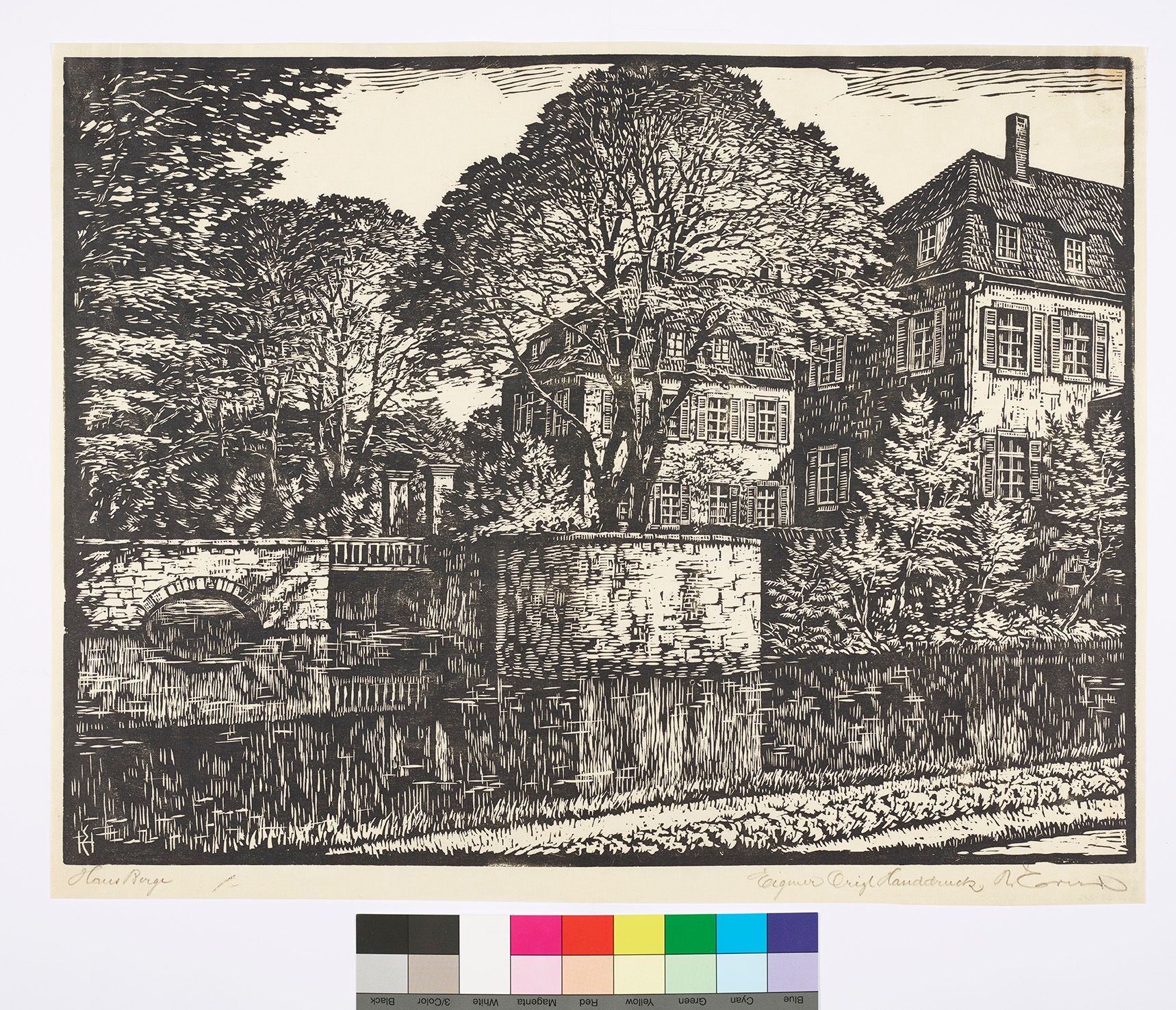 Häuser am Fluss mit Bäumen und Büschen. 