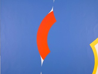 Zwei blaue Flächen, in der Form etwa wie Bohnenschoten, stehen nebeneinander durch eine rote Viertelkreislinie in der Mitte abgerenzt. Die rechte Formhat rechts stellenweise einen Rand aus einer gelben Linie.