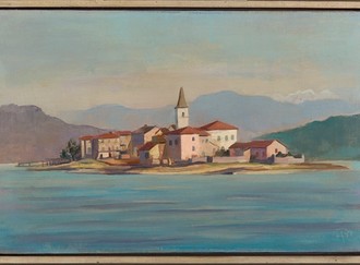 Gemälde. Ausblick auf die Insel Isola de Pescatori in Italien. Im Hintergrund sind Berge zu erkennen. Auf der Insel sieht man Häuser und eine Kirche.