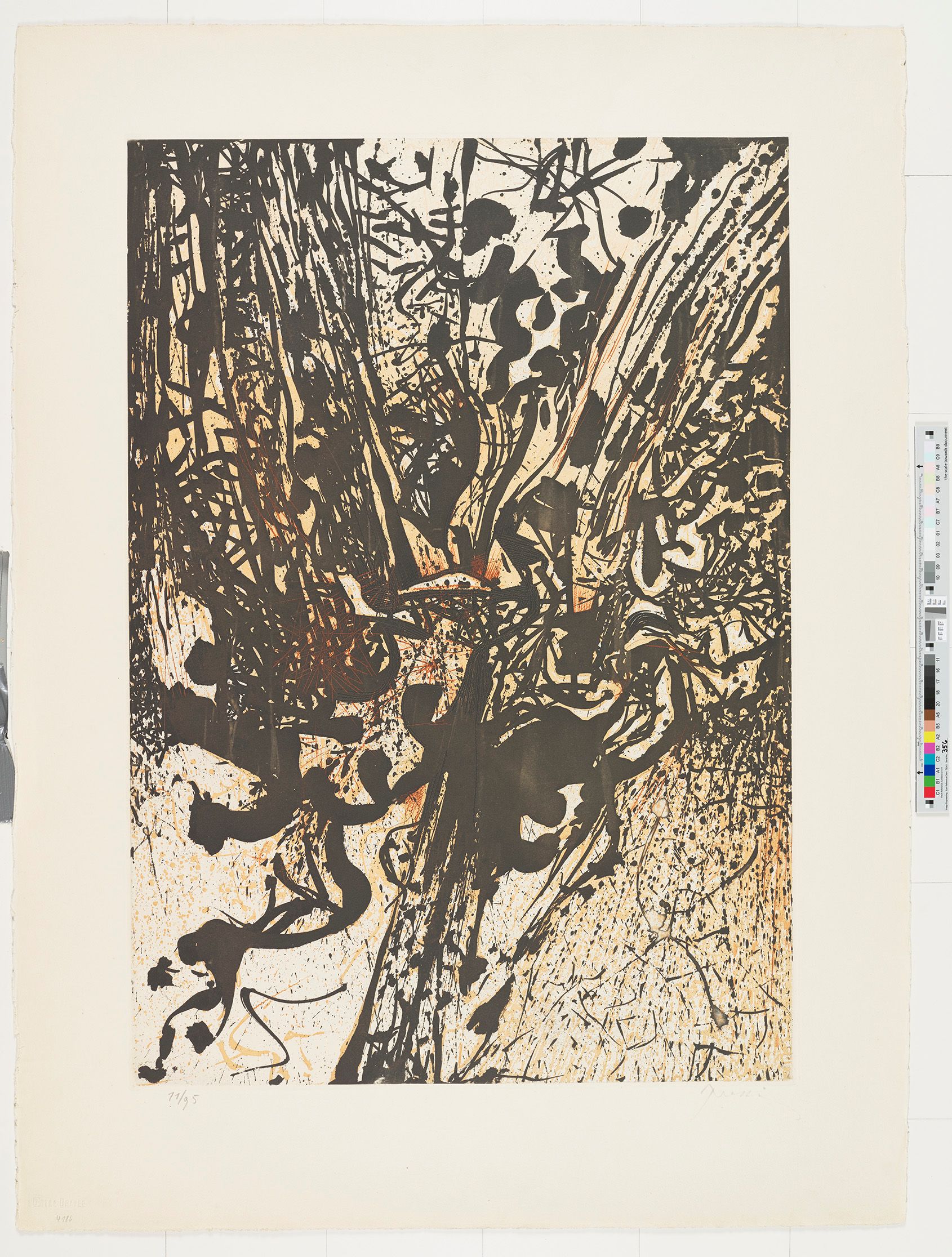 Abstrakte Komposition aus schwarzen Farbklecksen und Linien, die im oberen Bildteil an den Blick durch hohes Gras erinnern.