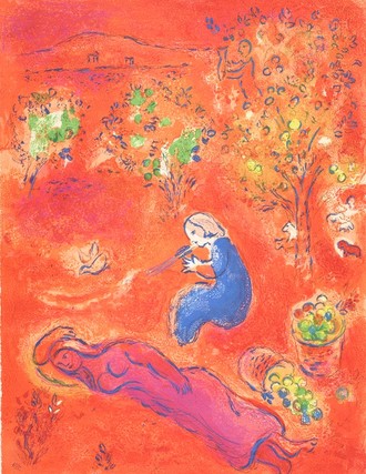 Abstraktes Bildmotiv. Eine liegende Frau und eine sitzende Frau, die eine Flöte spielt. Sie befinden sich auf einem Feld mit Obstbäumen auf einem roten Untergrund.