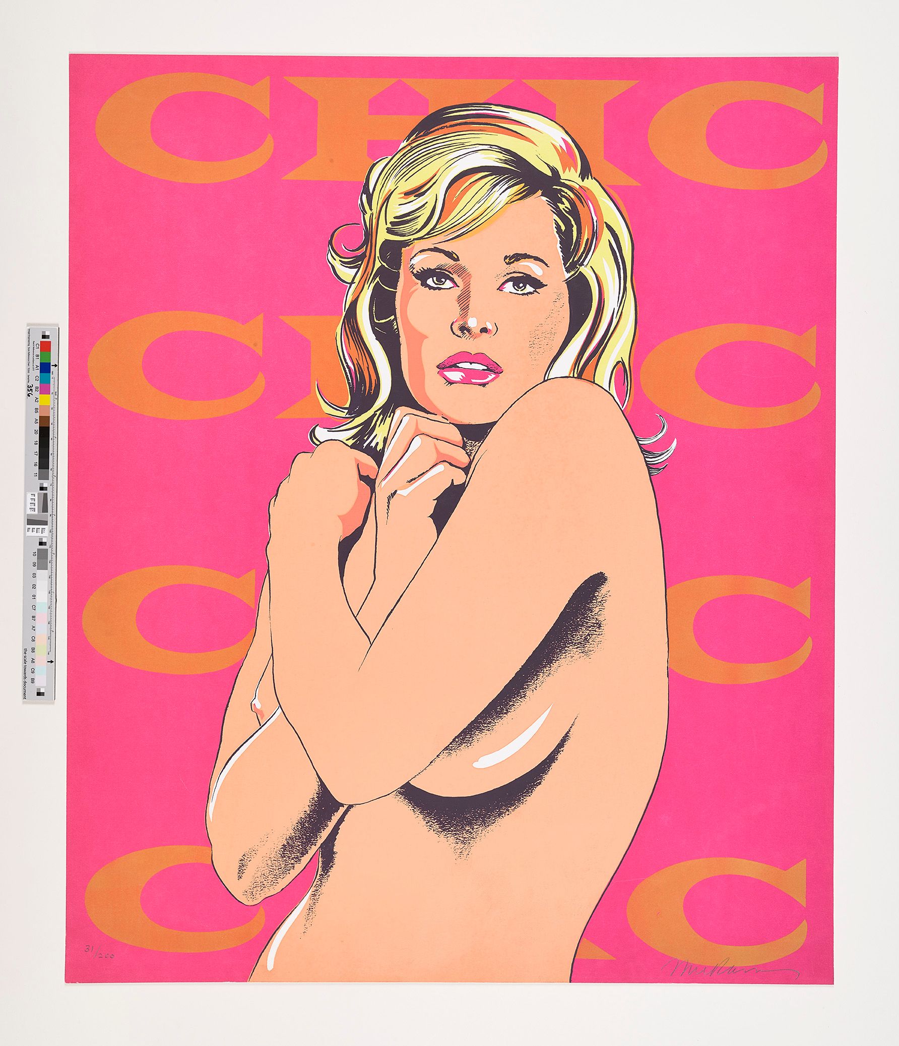 Pop-Art. Nackte Frau mit verschränkten Armen auf pinkem Untergrund mit orangener Schrift.