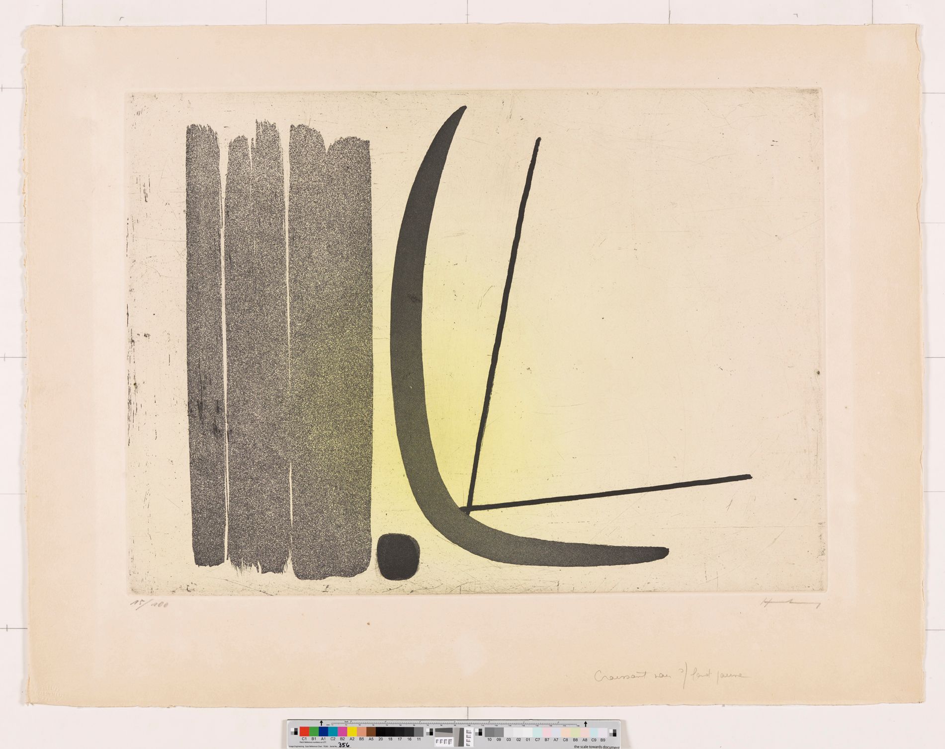 Abstraktes Bildmotiv. Links, drei senkrechte Striche. In der Mitte eine große halbrunde Form mit zwei schrägen Strichen. Zwischen der halbrunden Form und den Strichen ist ein unebener Kreis (Farbe: schwarz).