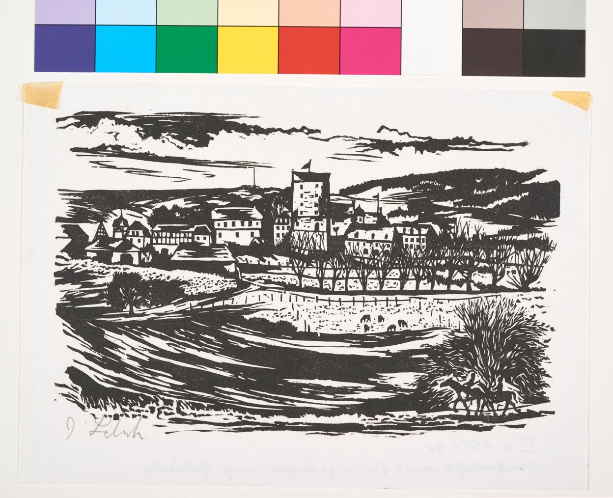 Blick auf eine Festungsanlage mit Vieh auf einer Weide im Vordergrund und zwei Reitern.