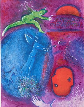 Abstraktes Bildmotiv. Eine große blaue Kugel, in der ein Engel und eine Ziege stehen. Auf der Kugel ist eine grüne Figur mit Hörnern auf dem Kopf und einer Harfe in der Hand. Rechts im Hintergrund ist eine Stadtaussicht mit einem roten Sonnenuntergang. 
