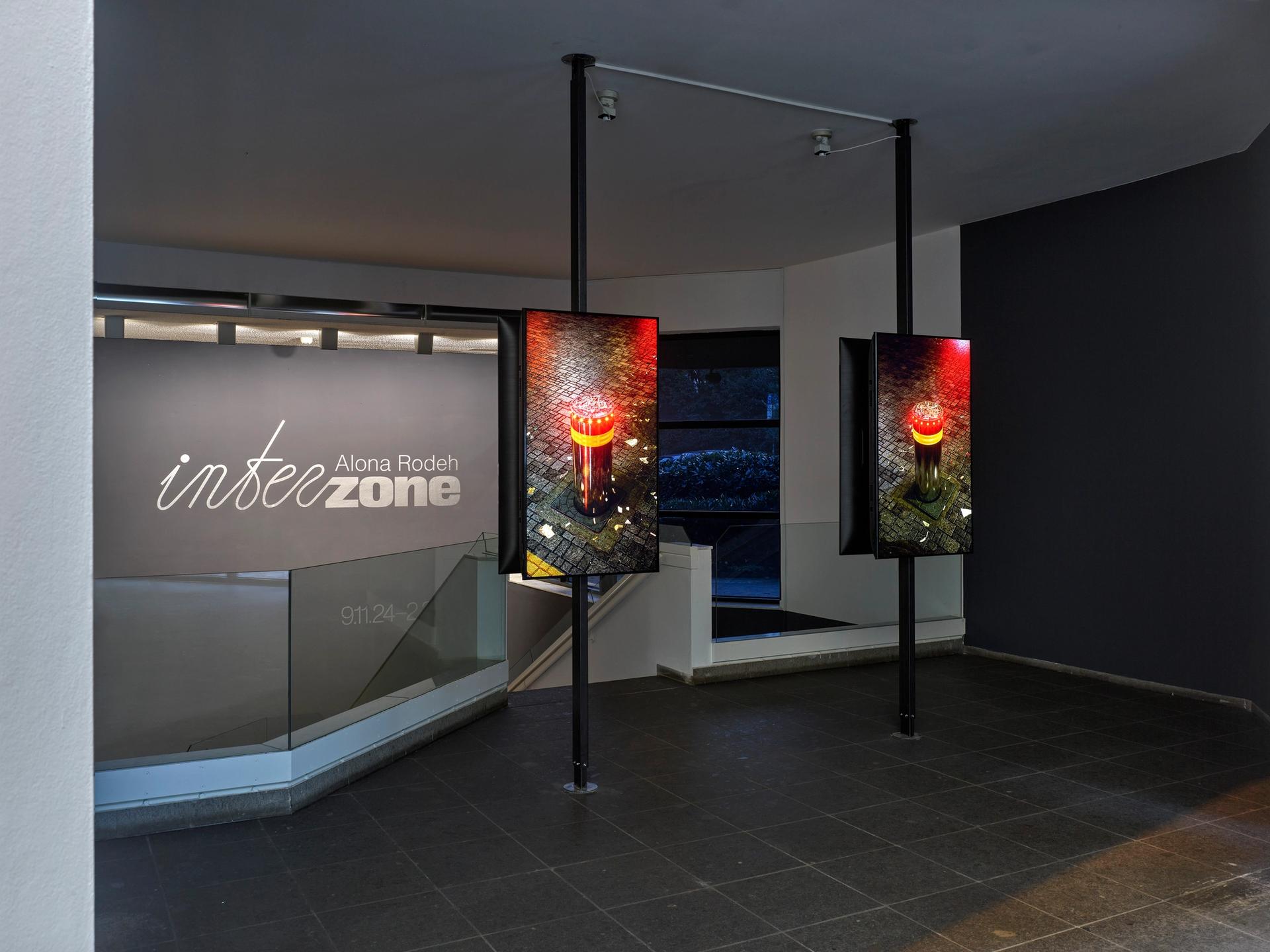 Alona Rodeh: Interzone, Bollards as Ashtrays, 2022, exhibition view Kunstmuseum Gelsenkirchen, 2024, Photo: Achim Kukulies, ©Alona Rodeh, VG Bild- Kunst, Bonn 2024