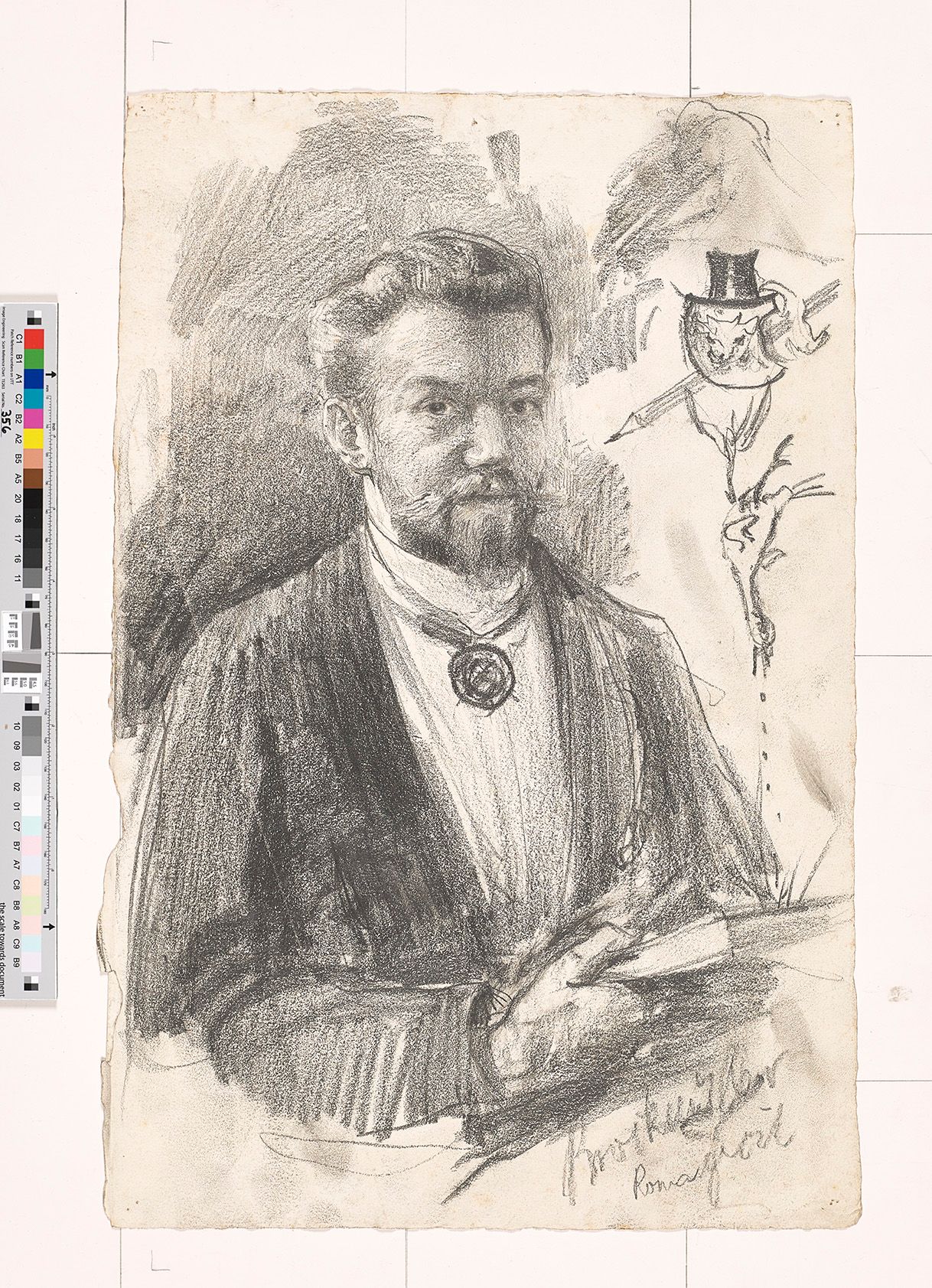 Zeichenstudie. Zeichnung eines Mannes, der ein Buch in der Hand hält. Der Mann trägt ein weißes Hemd, eine lange schwarze Jacke und eine Kette mit einem großen Anhänger um den Hals. Auf der rechten Seite des Werkes befindet sich außerdem eine Zeichnung von einem Bleistift, einem Hut und eines Wappens. 