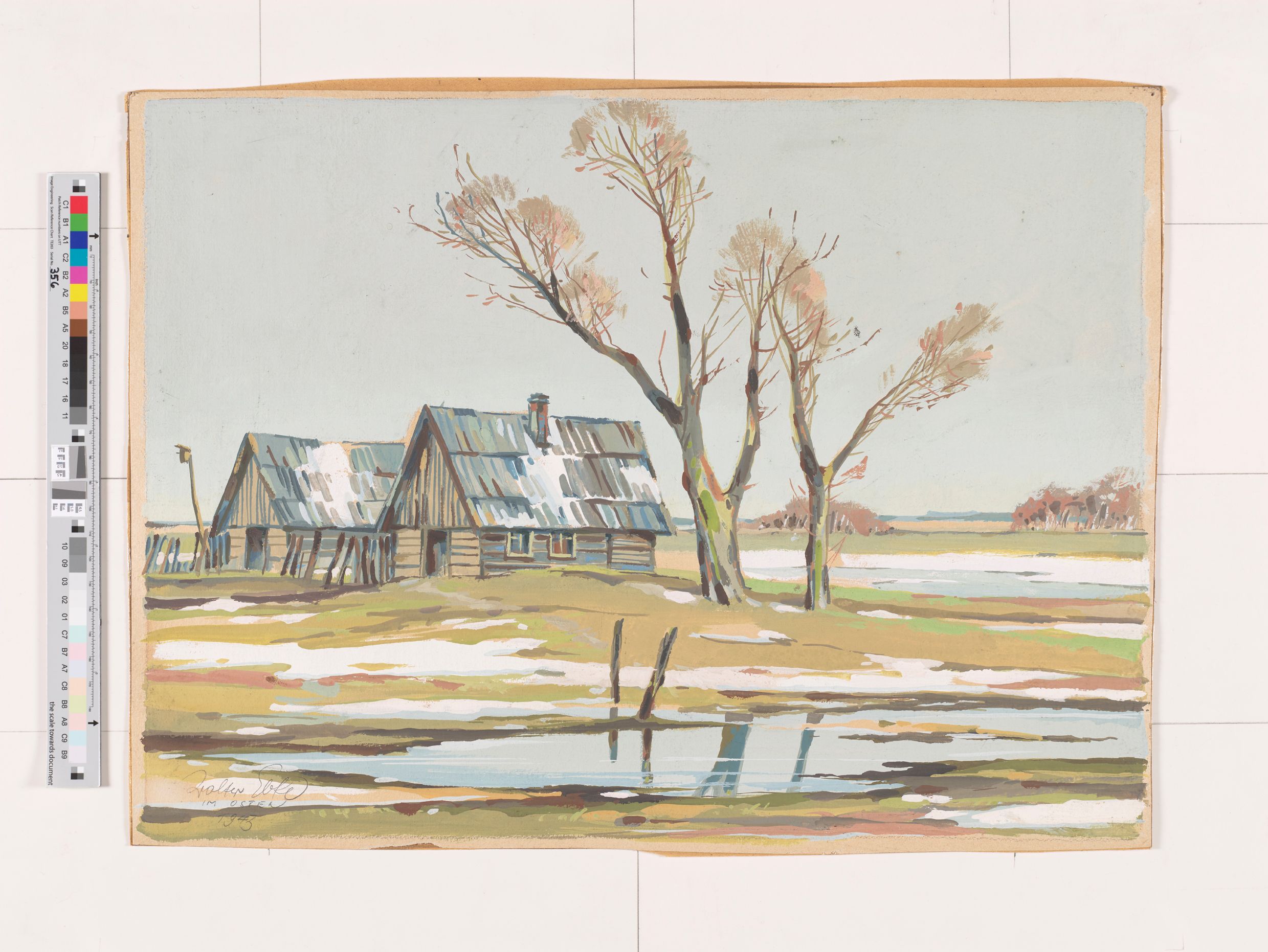 Malerei. Zwei Häuser auf einem weiten Hof. Am Boden sind Pfützen und Schnee.