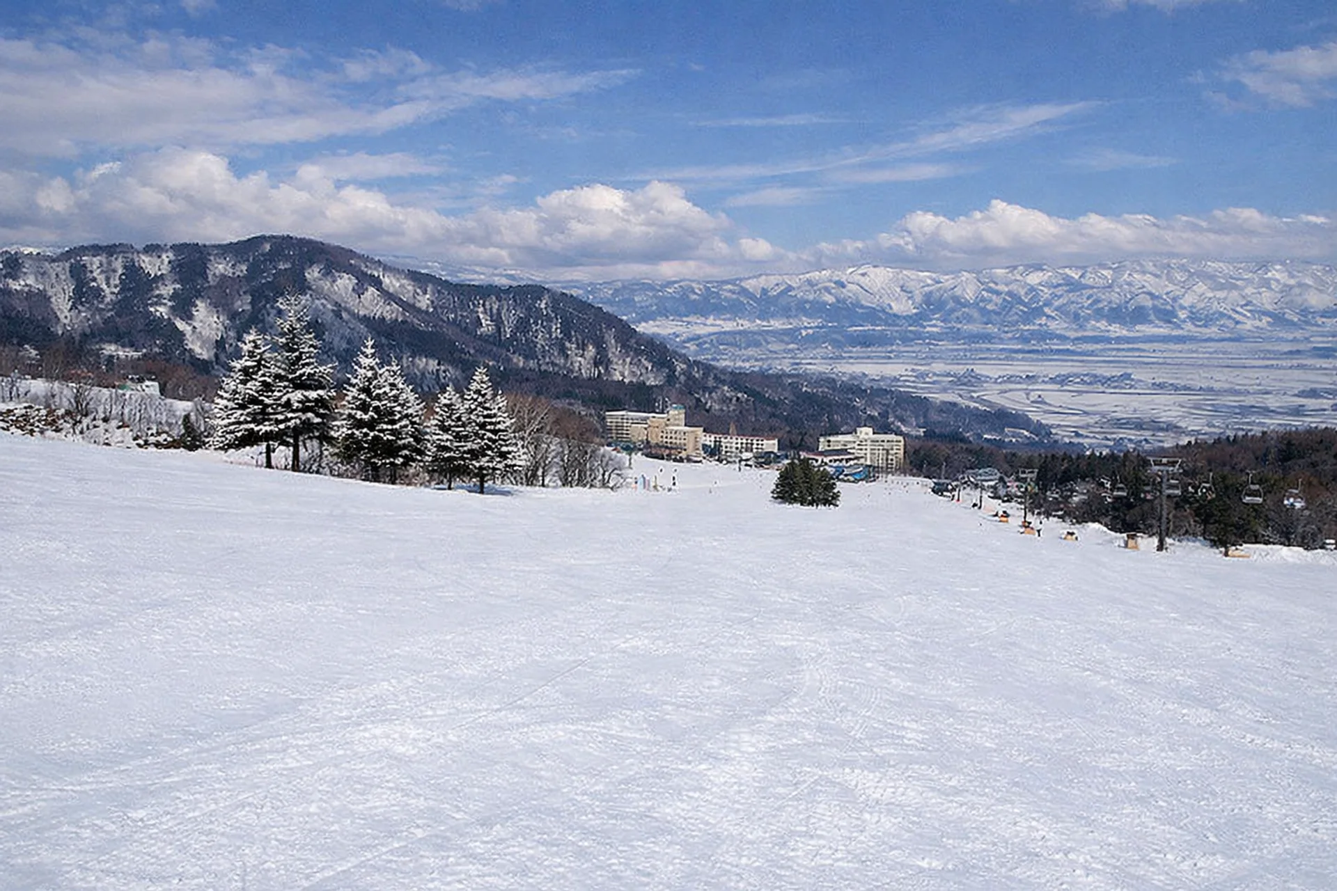 Snow Resort The Cupid of Romance ski run to the village
