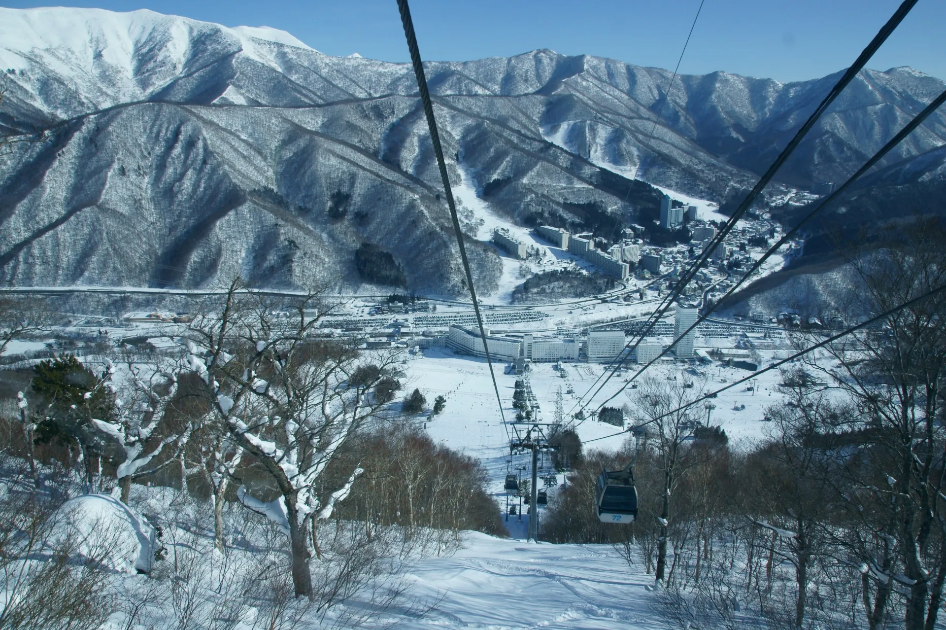 Views of Naeba from the lift