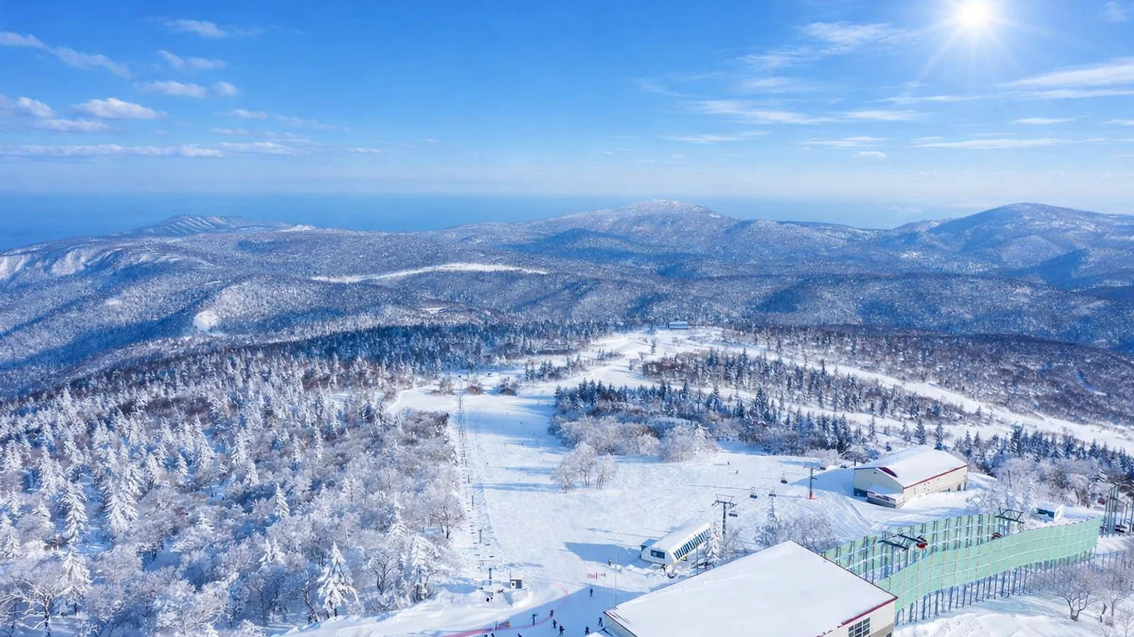 Snow Cruise Onze Ski resort from above