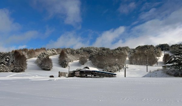Numajiri Snow Area - blue skies