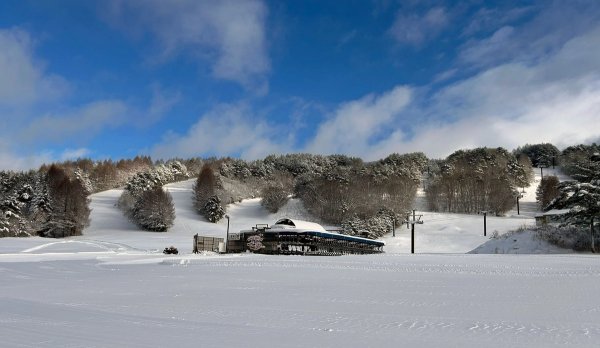 Numajiri Snow Area - blue skies