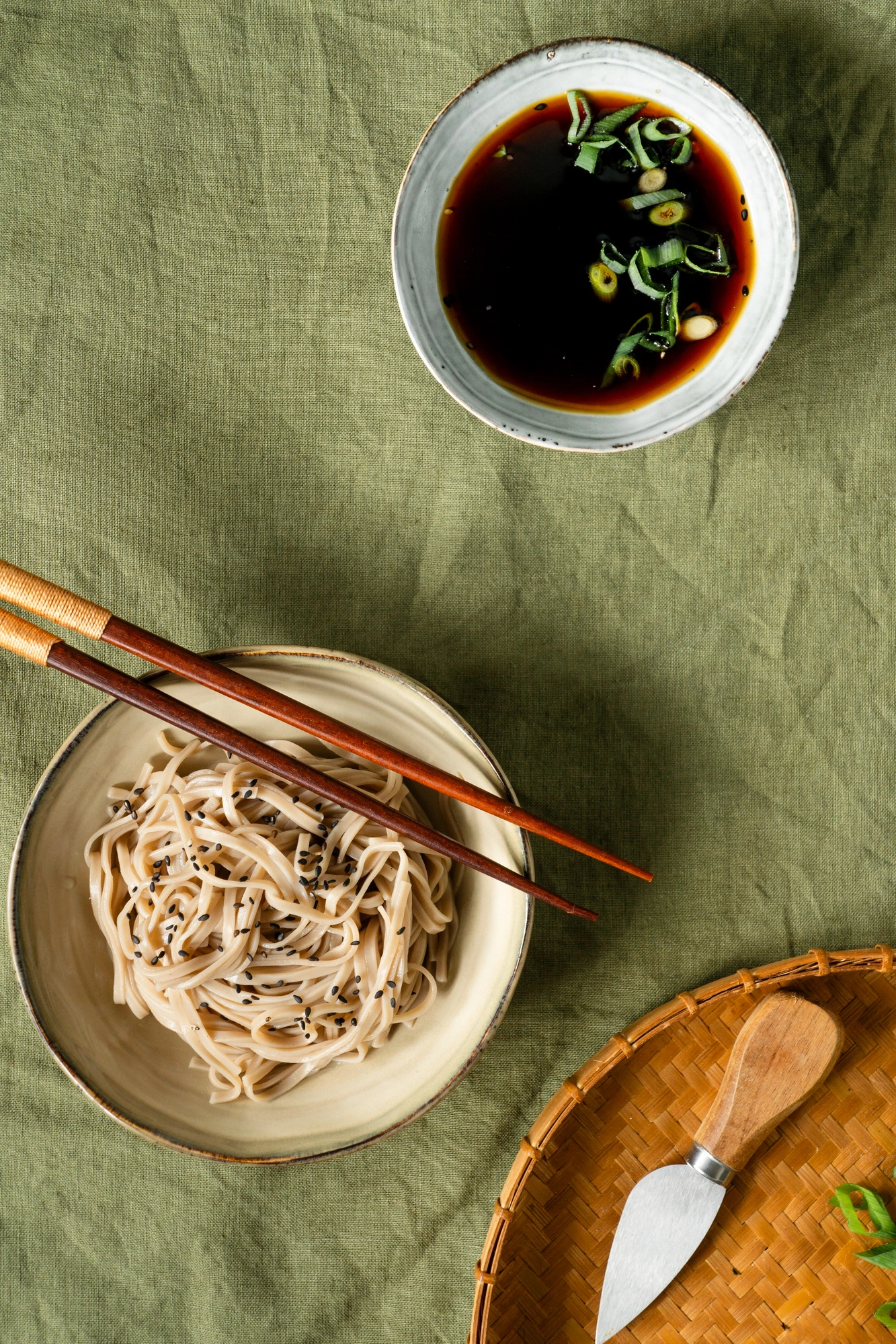 Soba noodle with dipping sauce
