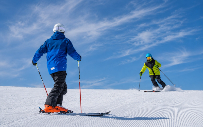 Ski instructor giving an English ski lesson on a snowy Japanese mountain