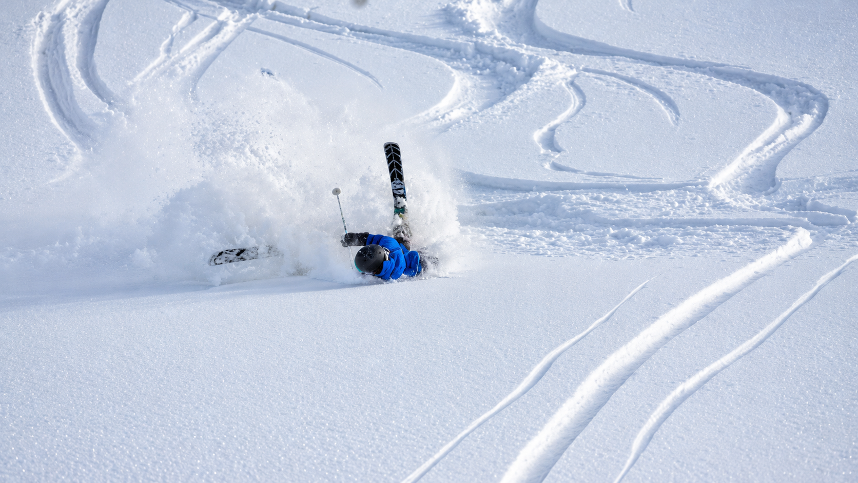 Skiing fail in japow