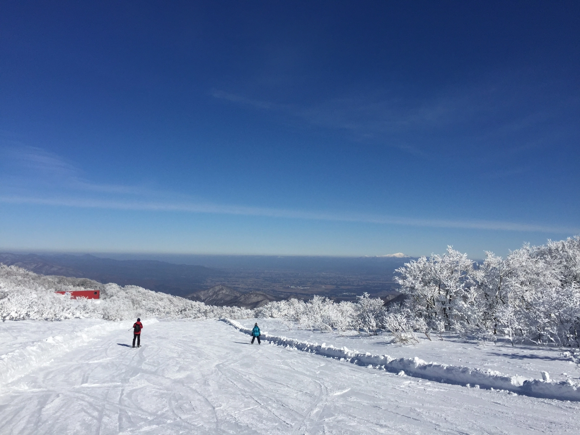 nice beginner ski run at geto kogen with views over the sea
