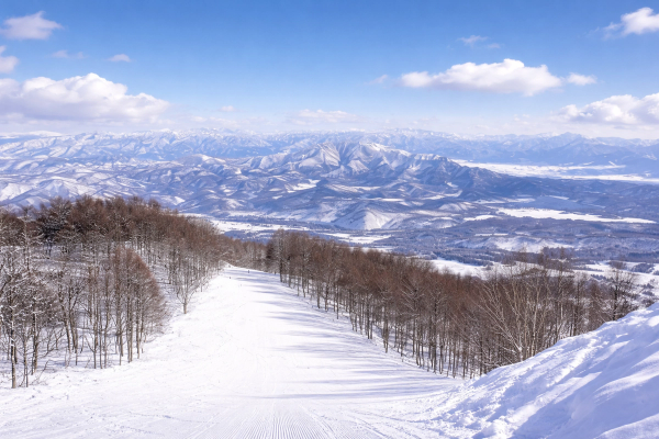 Myoko Suginohara ski run with valley views