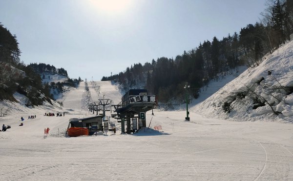 Chairlift spinning at Aizu Kogen Nango