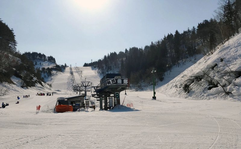Chairlift spinning at Aizu Kogen Nango
