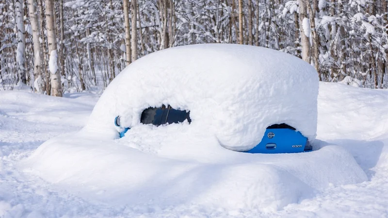 Car In deep Japow