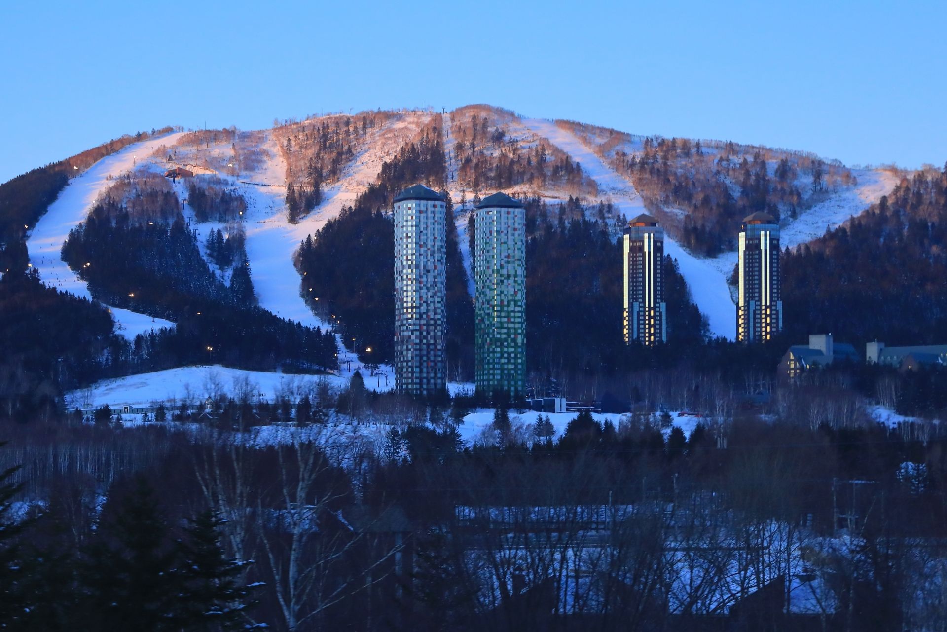Highrise accommodation at Tomamu: RISONARE Tomamu and The Tower