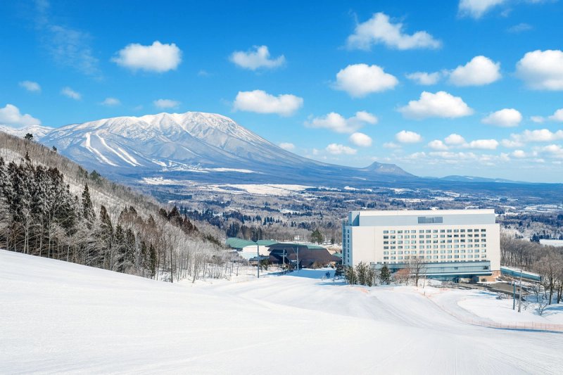 View looking down a piste run at Shizukuishi ski resort
