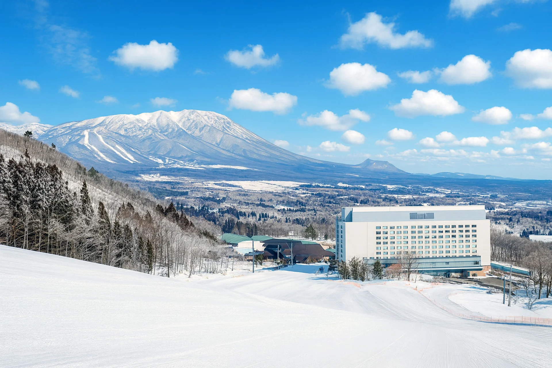 View looking down a piste run at Shizukuishi ski resort