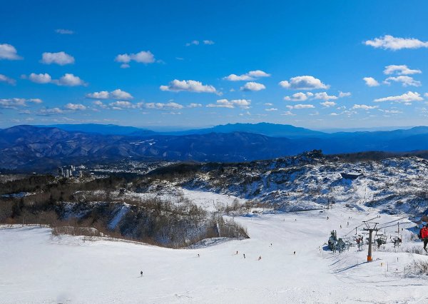 Kusatsu Onsen Ski Area on a lovely day