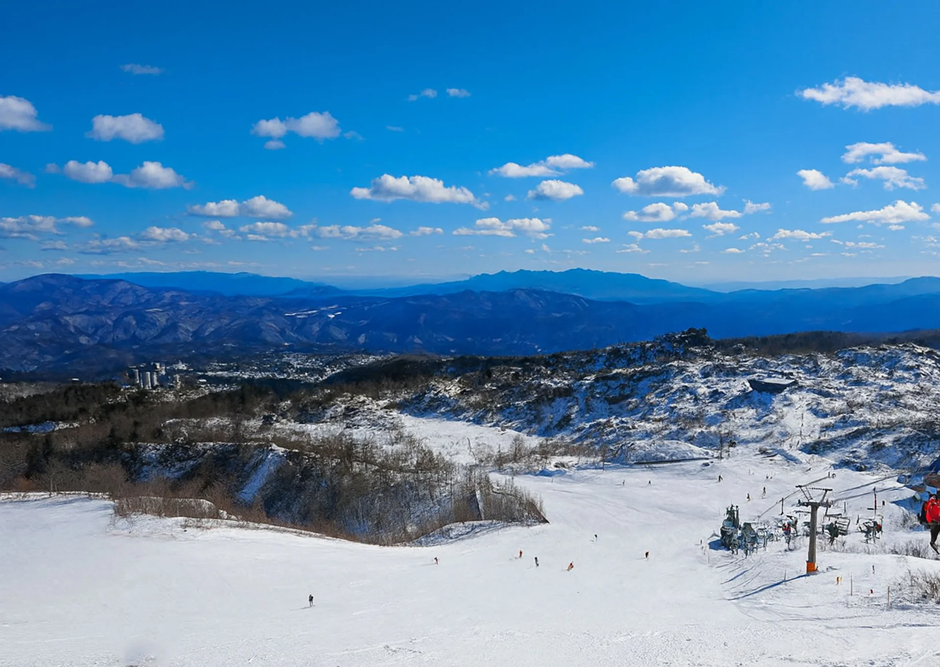 Kusatsu Onsen Ski Area on a lovely day