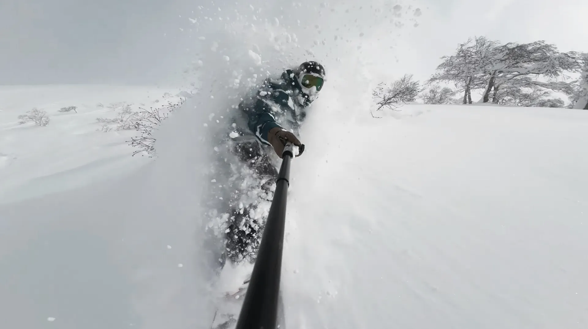 Snowboarder in Hanazono pow