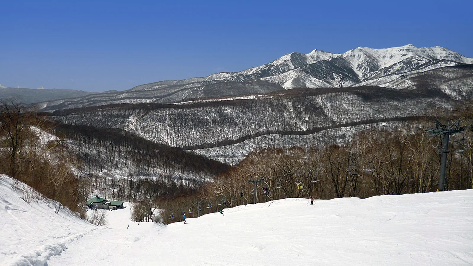 Piste run looking over the valley at White World Oze Iwakura