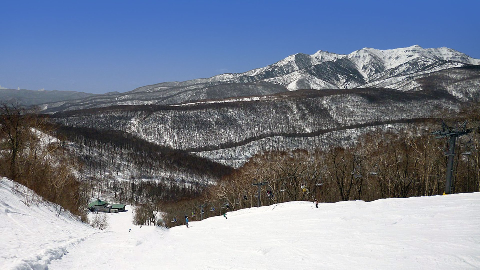 Piste run looking over the valley at White World Oze Iwakura
