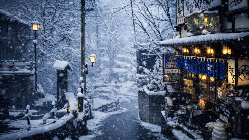Snow falling in the streets of Nozawa Onsen