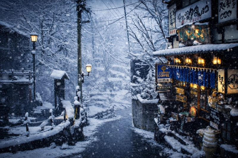 Snow falling in the streets of Nozawa Onsen