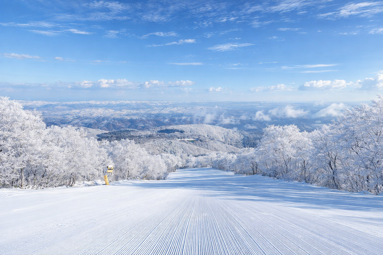 Nozawa Ski Run with wonderful views of the valley