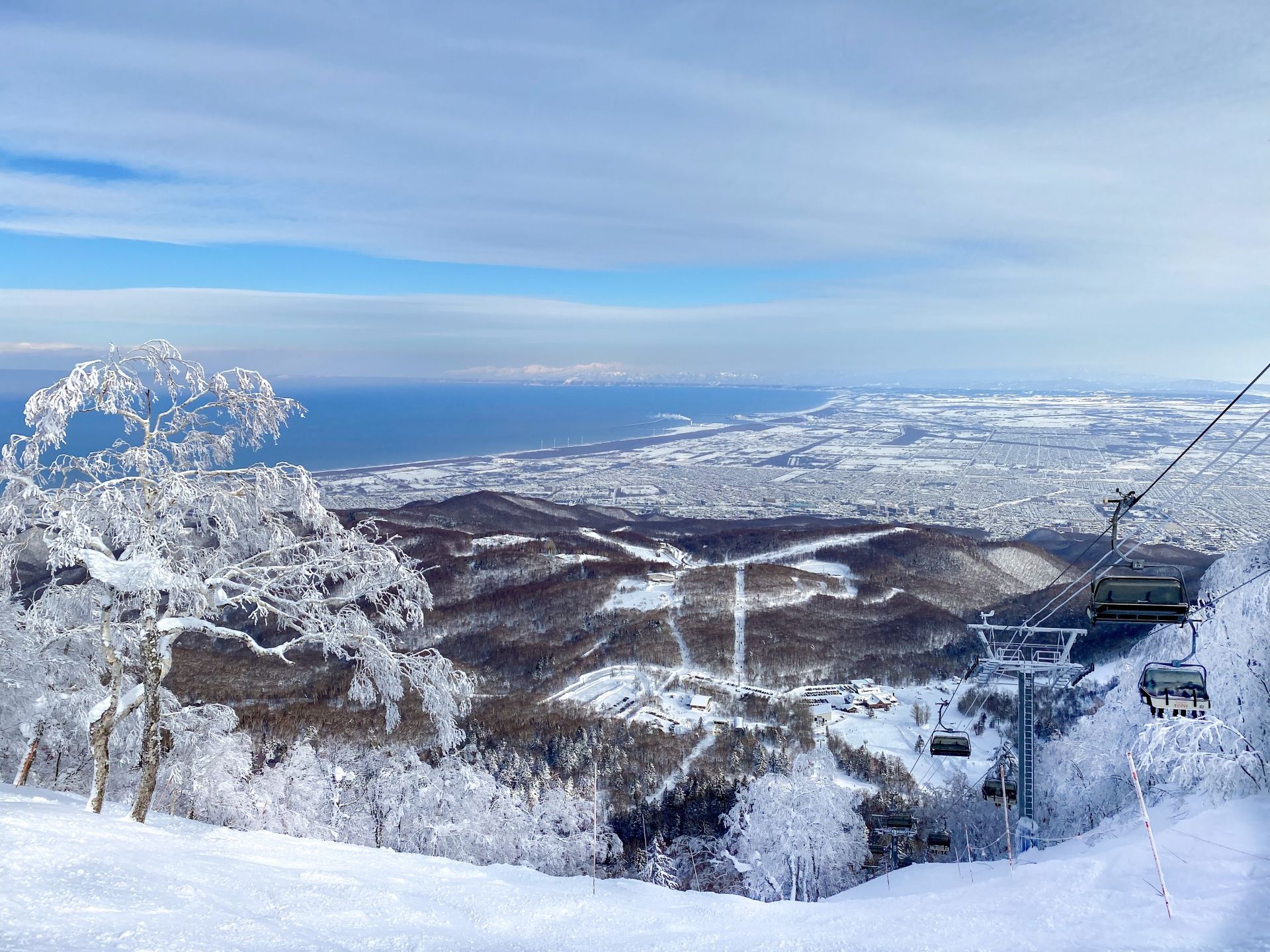 Snow covered trees next to the chairlift at Sapporo Teine ski resort