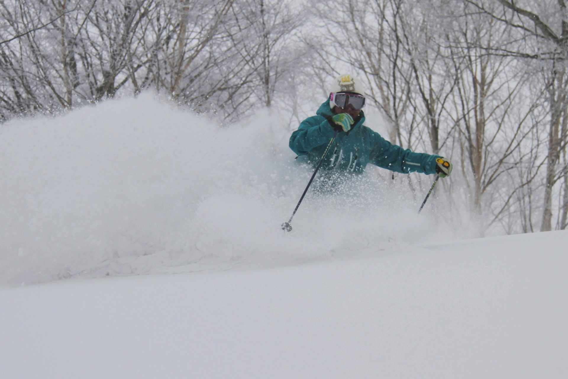Skier enjoying the japow at Nozawa Onsen