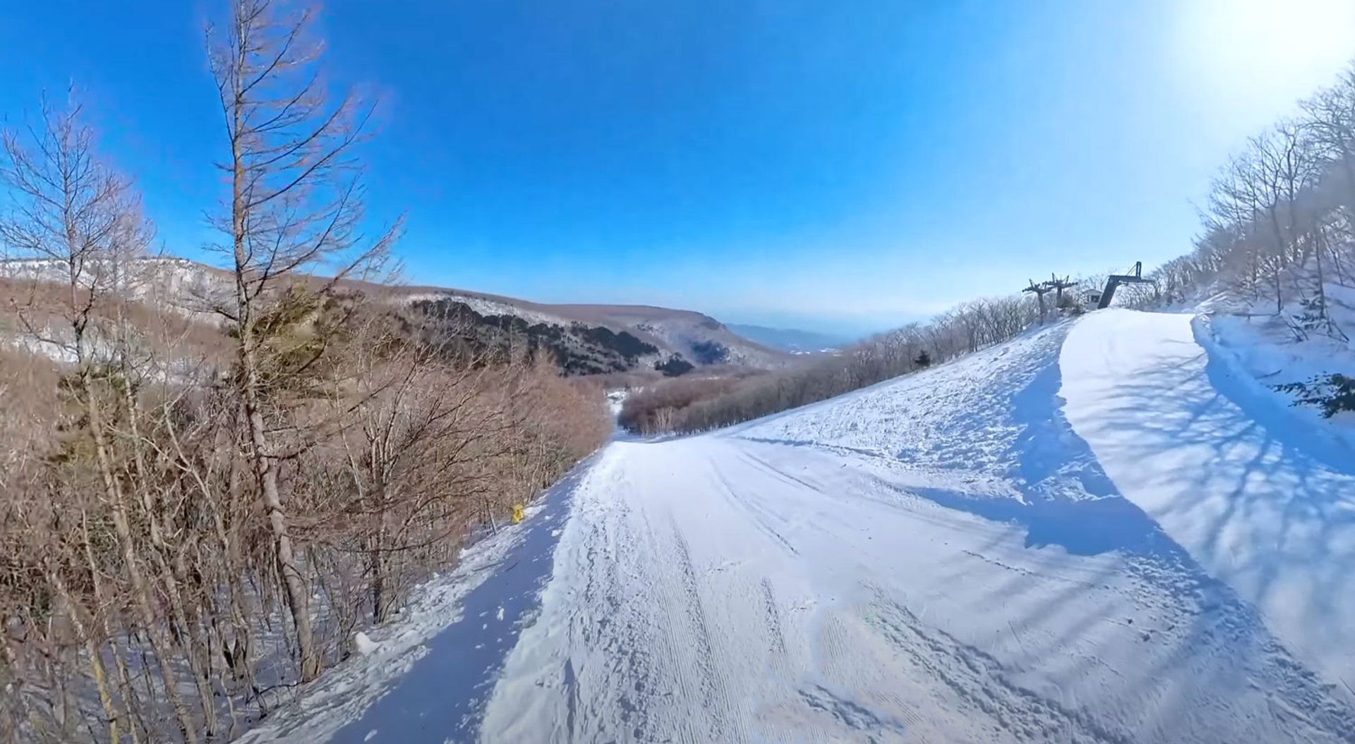 Adatara Kogen piste run on a beautiful day