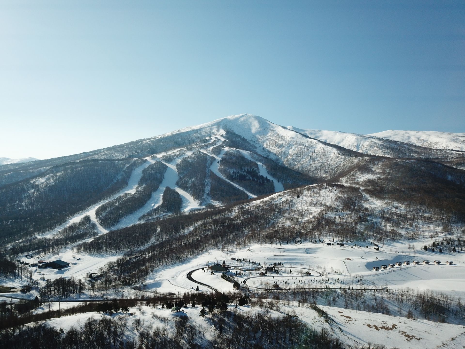 Sea-to-summit pow with a sleepy-town soul