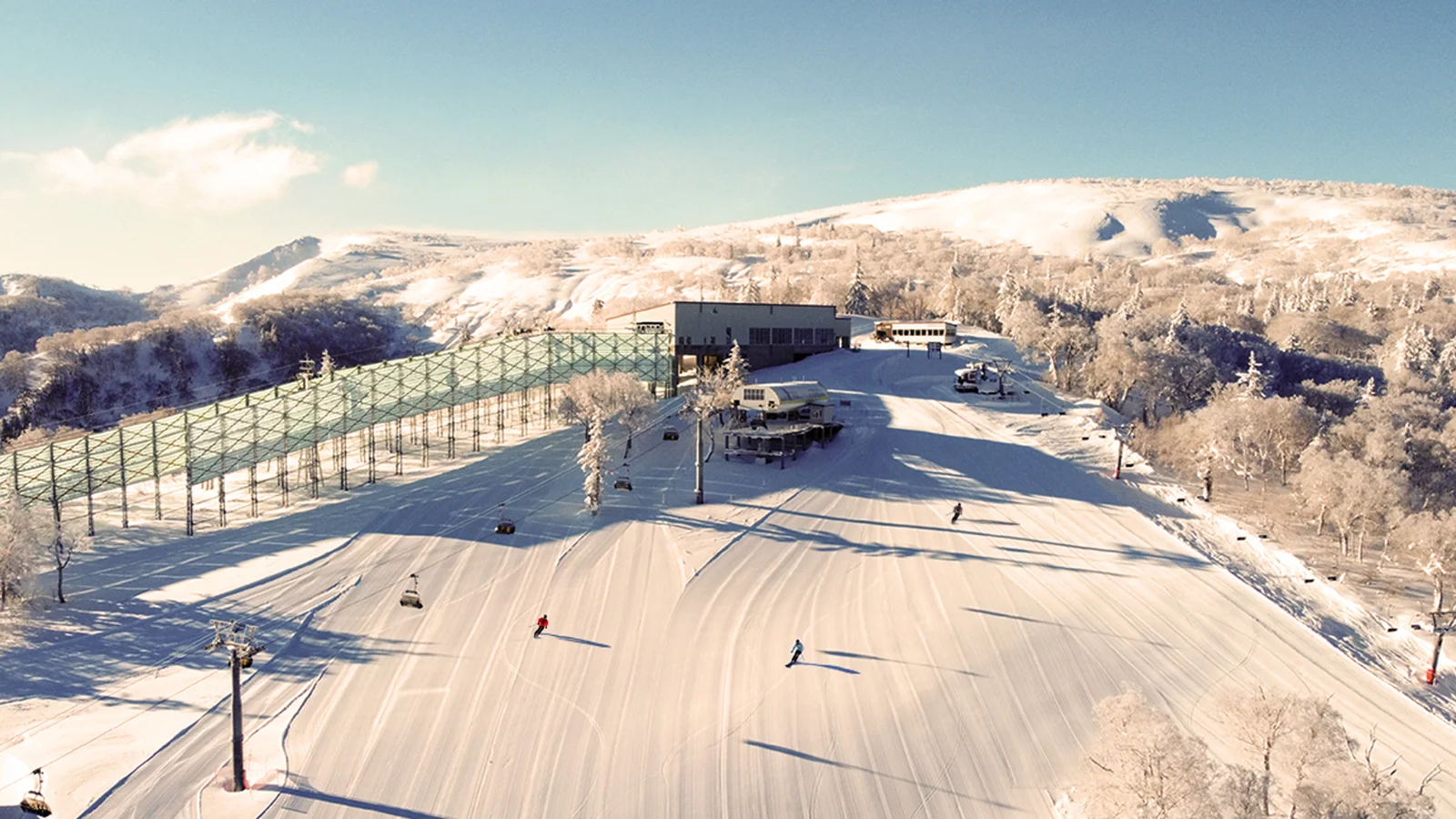 Skiers on the piste at Sapporo Kokusai
