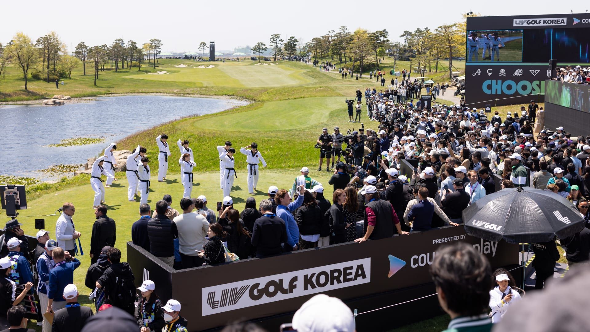 Korean Golf Club Set for Home Showcase