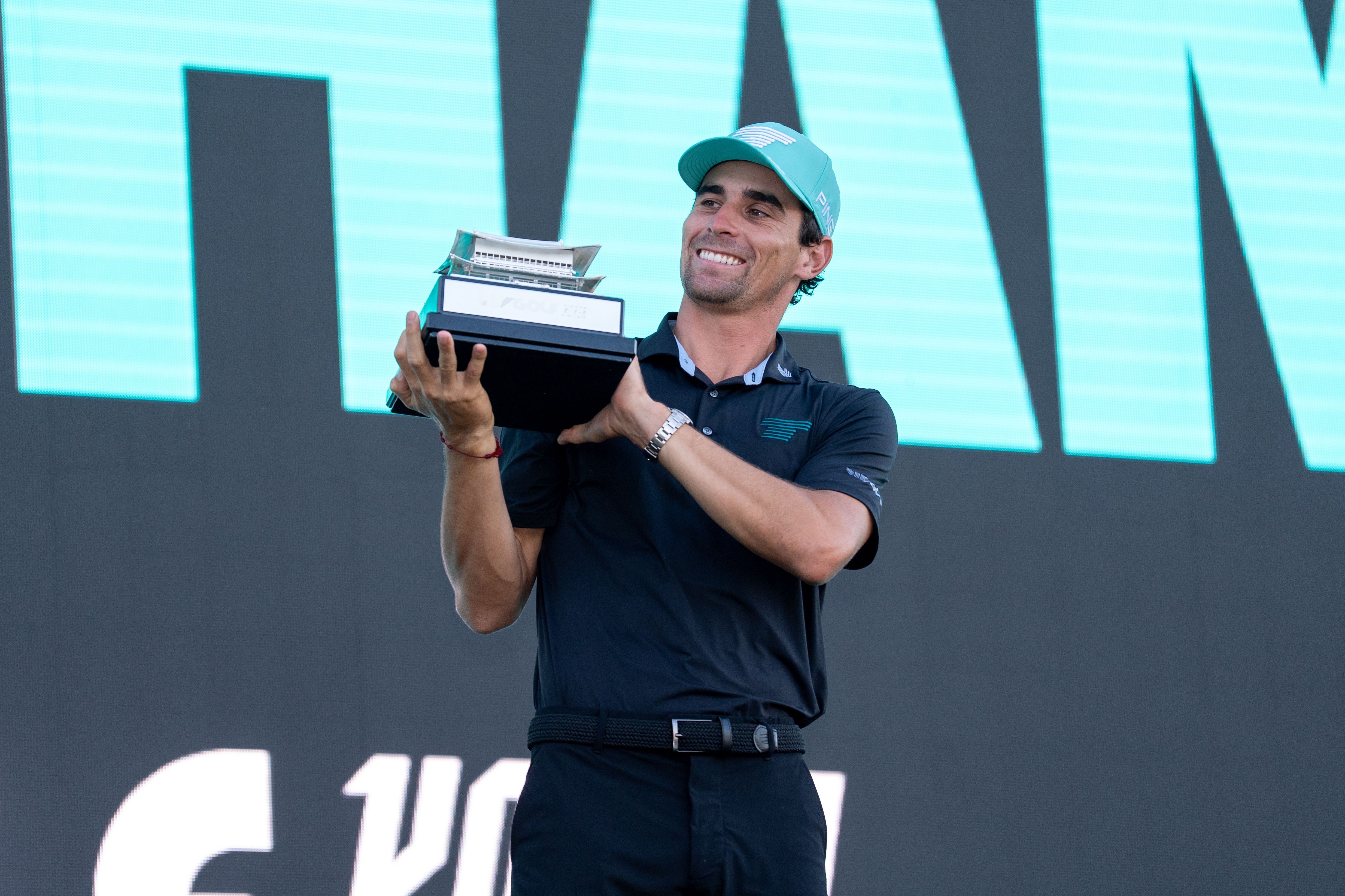 Niemann wins LIV Golf Korea in playoff; Crushers GC claims team trophy